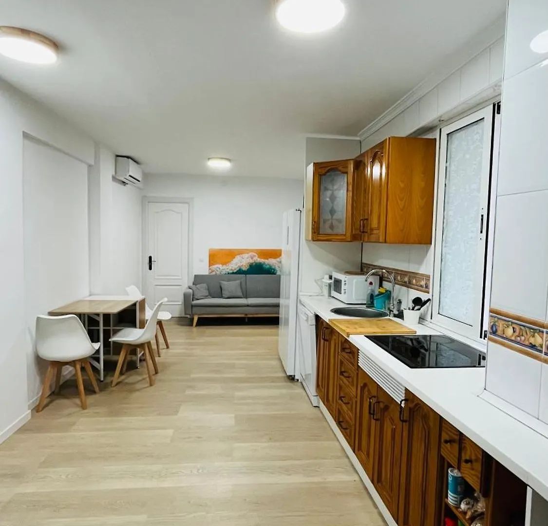 Homestay Habitacion Buena, Bonita Y Barata Malaga