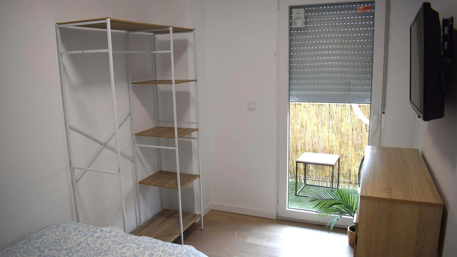 Homestay Habitacion Buena, Bonita Y Barata Malaga