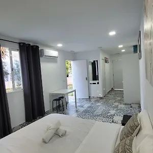 Pensjonat Ayz Silvela - Auto Check-in, Malaga